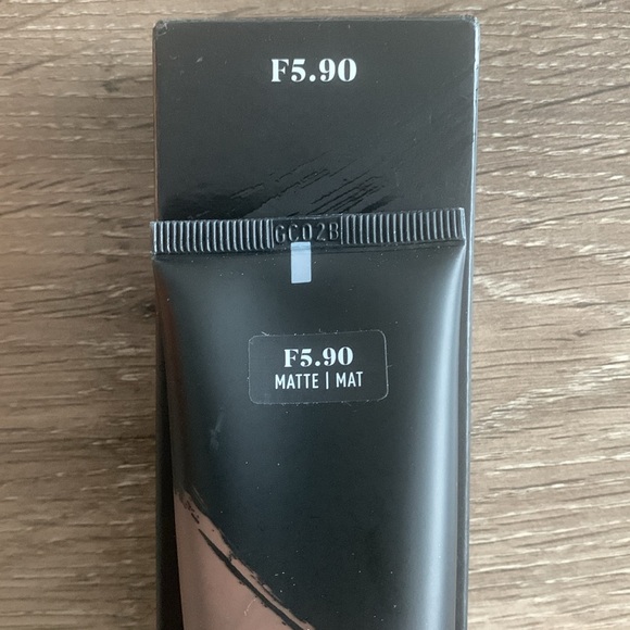 🟫 F5.90 Morphe Foundation Fluidity-F5.90 - Picture 7 of 13